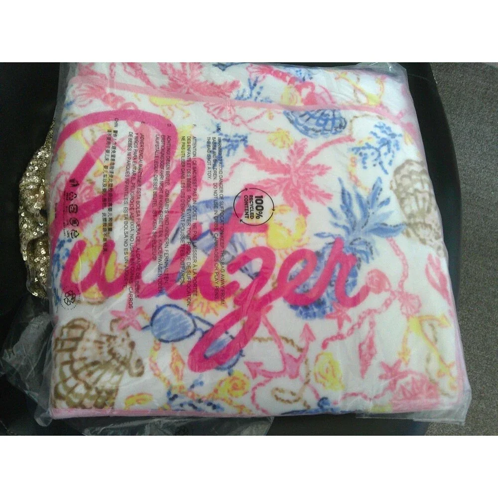 NWT  Lilly Pulitzer Beach Chair Towel Cover  Pink Seashell  Factory Sealed